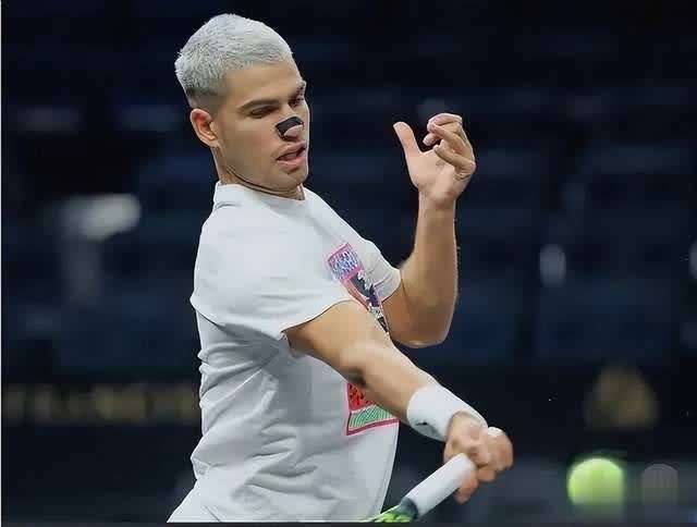 包含日本网球队完胜意大利网球队,费德勒关键制胜的词条 包含日本网球队完胜意大利网球队,费德勒关键制胜的词条