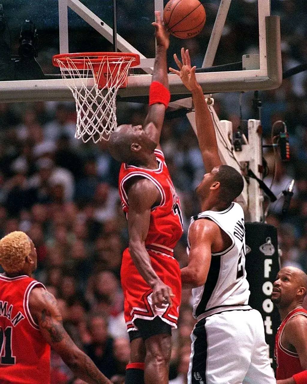 包含马刺血洗公牛,乔治爆发神勇的词条 包含马刺血洗公牛,乔治爆发神勇的词条