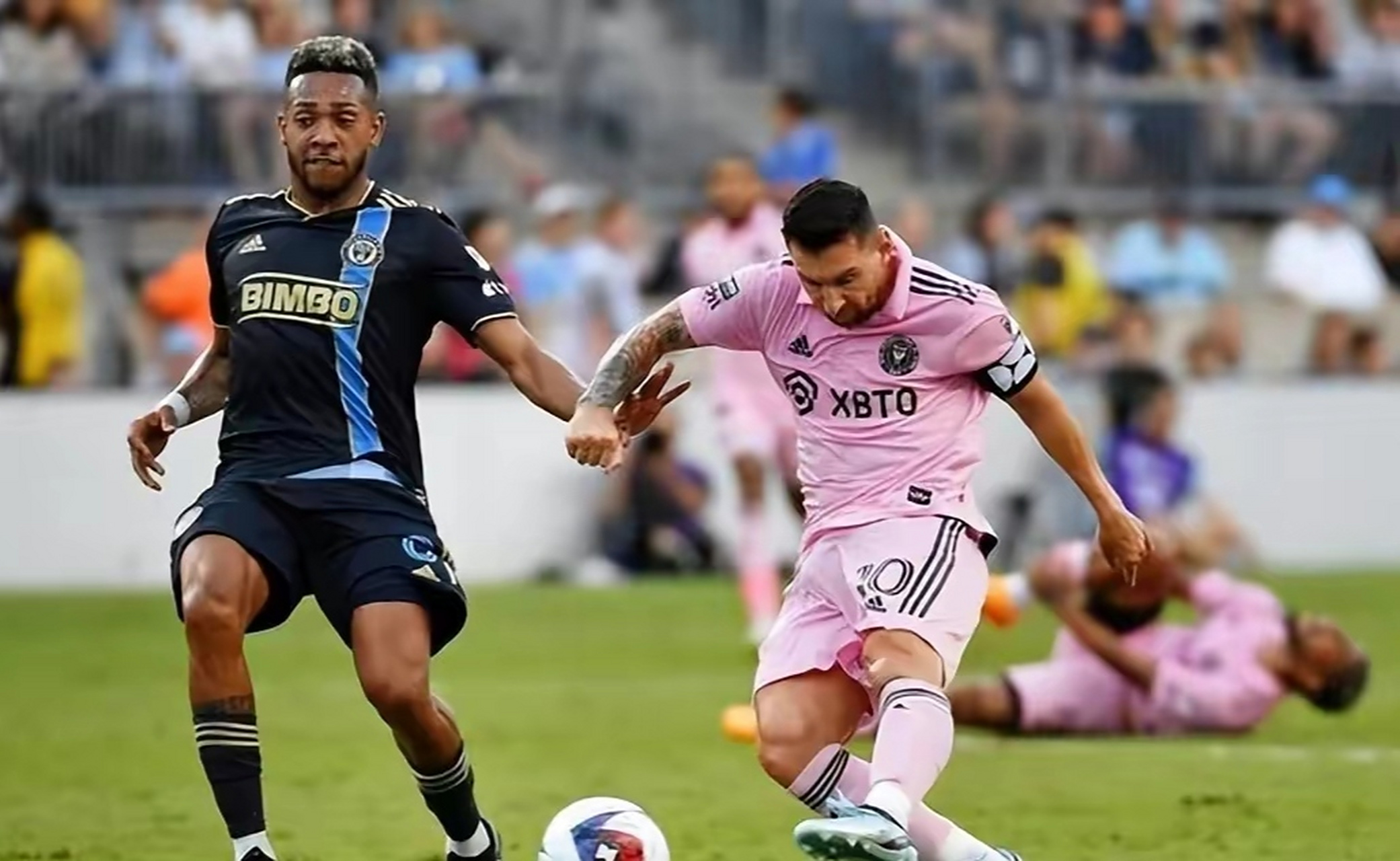 包含汉堡足球俱乐部取得一场惊心动魄的比赛胜利的词条