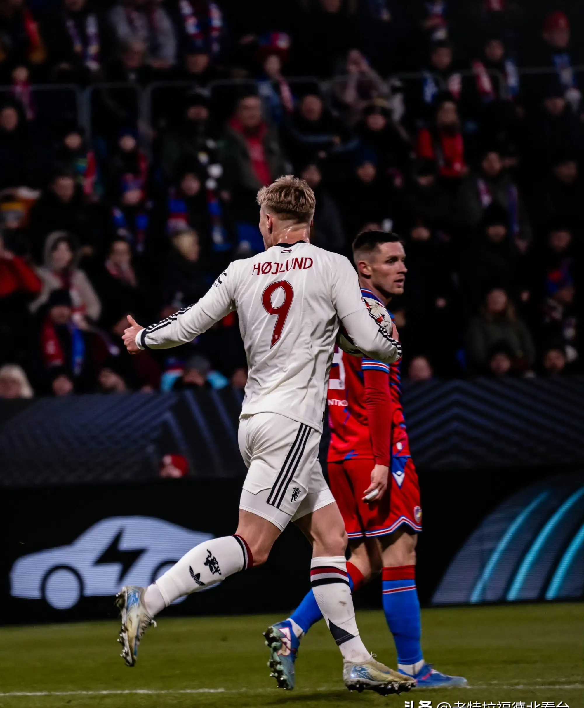 曼联遭遇客场失利,主帅面临批评压力增大的简单介绍 曼联遭遇客场失利,主帅面临批评压力增大的简单介绍