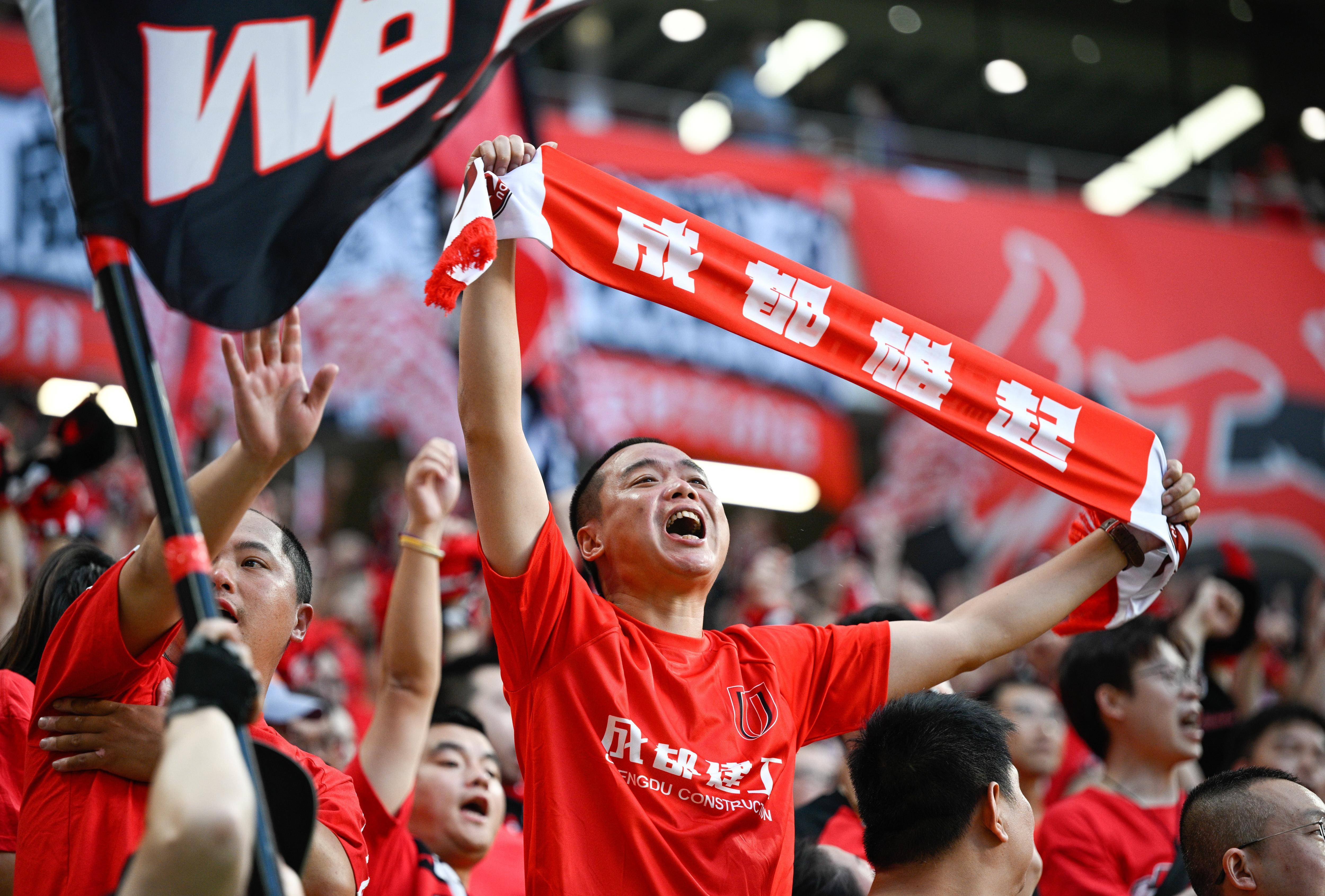 开云体育直播-包含现场球迷气氛热烈，球队主场气势如虹的词条