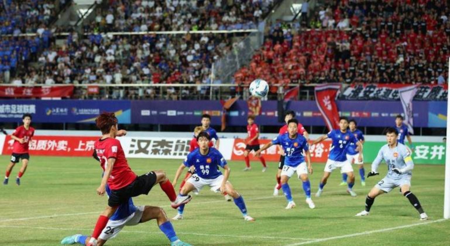 激烈的国内足球联赛,球队实力对决!的简单介绍 激烈的国内足球联赛,球队实力对决!的简单介绍