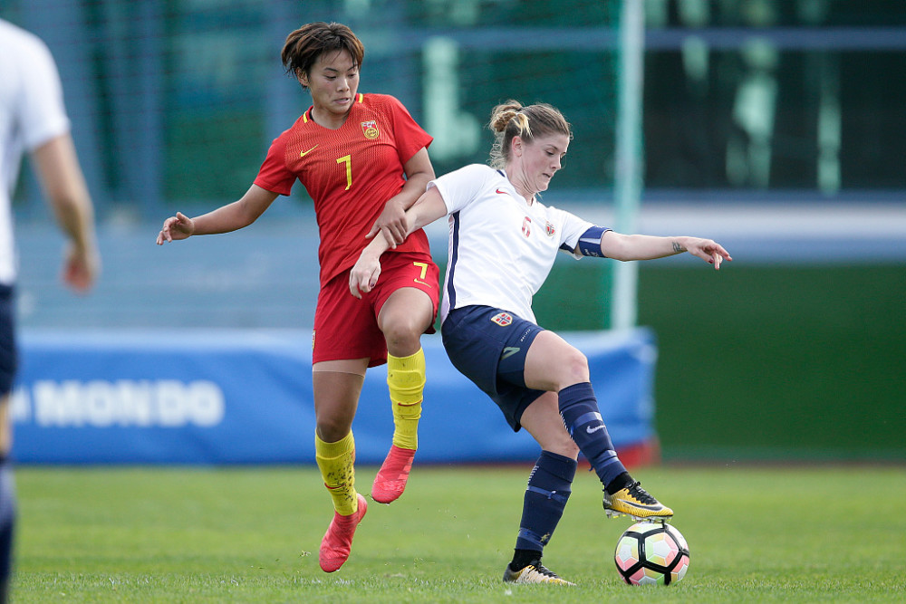 包含加拿大女足获得奥运资格，备战东京的词条