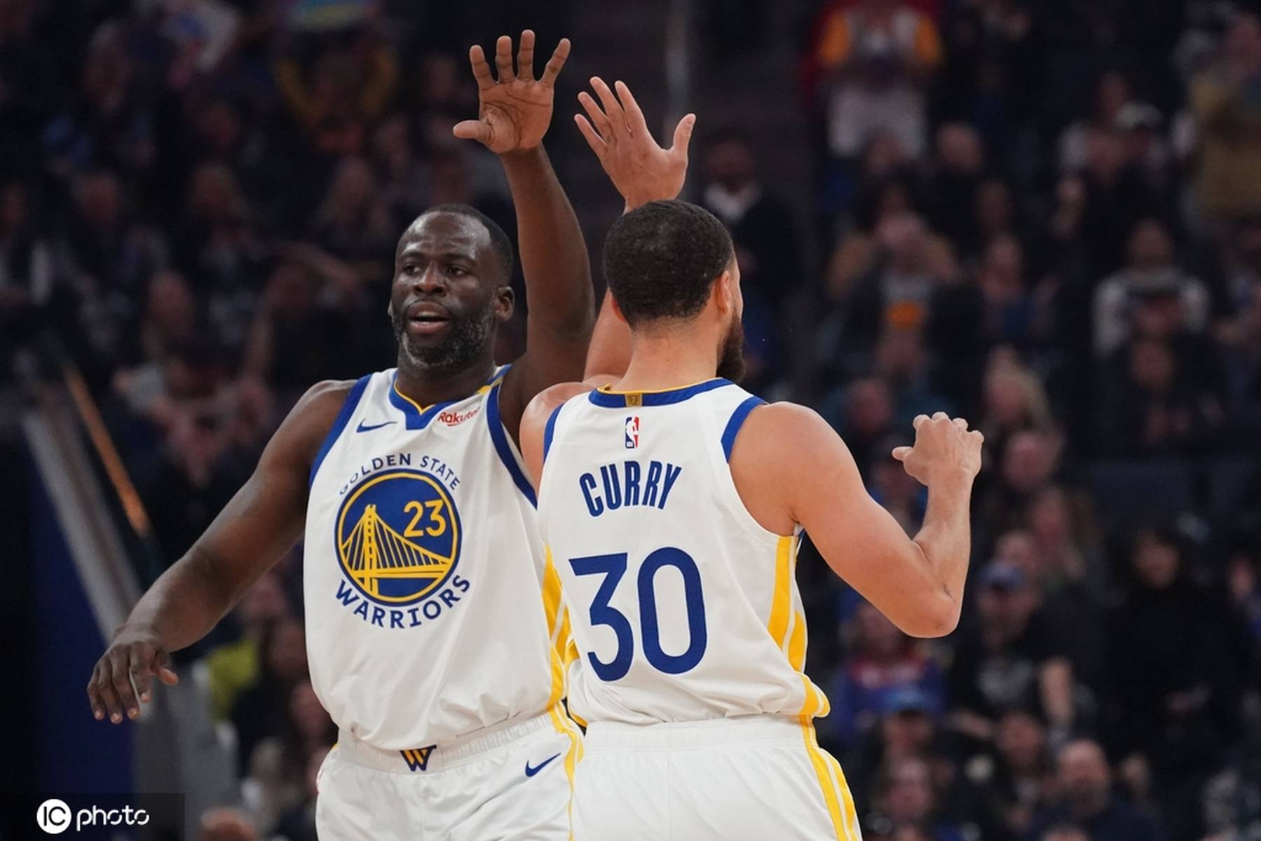 勇士实力强大，连续击败对手保持不败