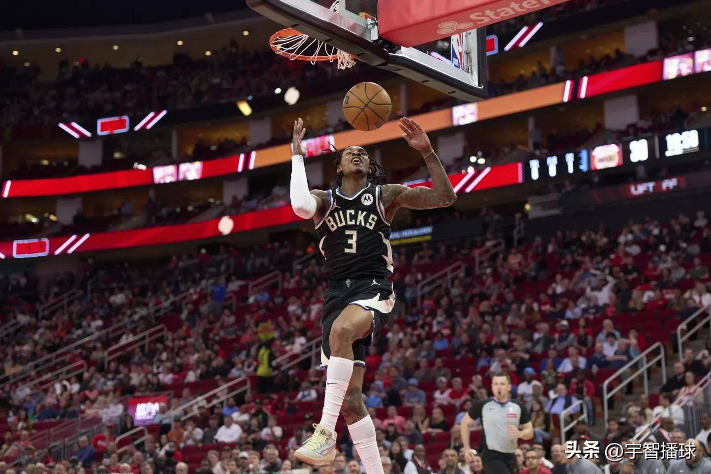 关于雄鹿客场遭遇失利,球队面对调整策略困局的信息 关于雄鹿客场遭遇失利,球队面对调整策略困局的信息