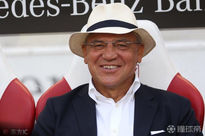 汉诺威主帅辞职，球队寻找新帅中