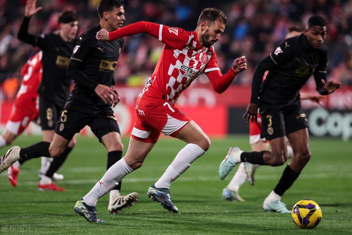 关于赫罗纳凭借主场优势，击败对手的信息