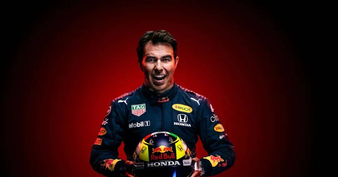 包含阿斯顿马丁鏖战红牛车队，佩雷兹点燃赛场的词条