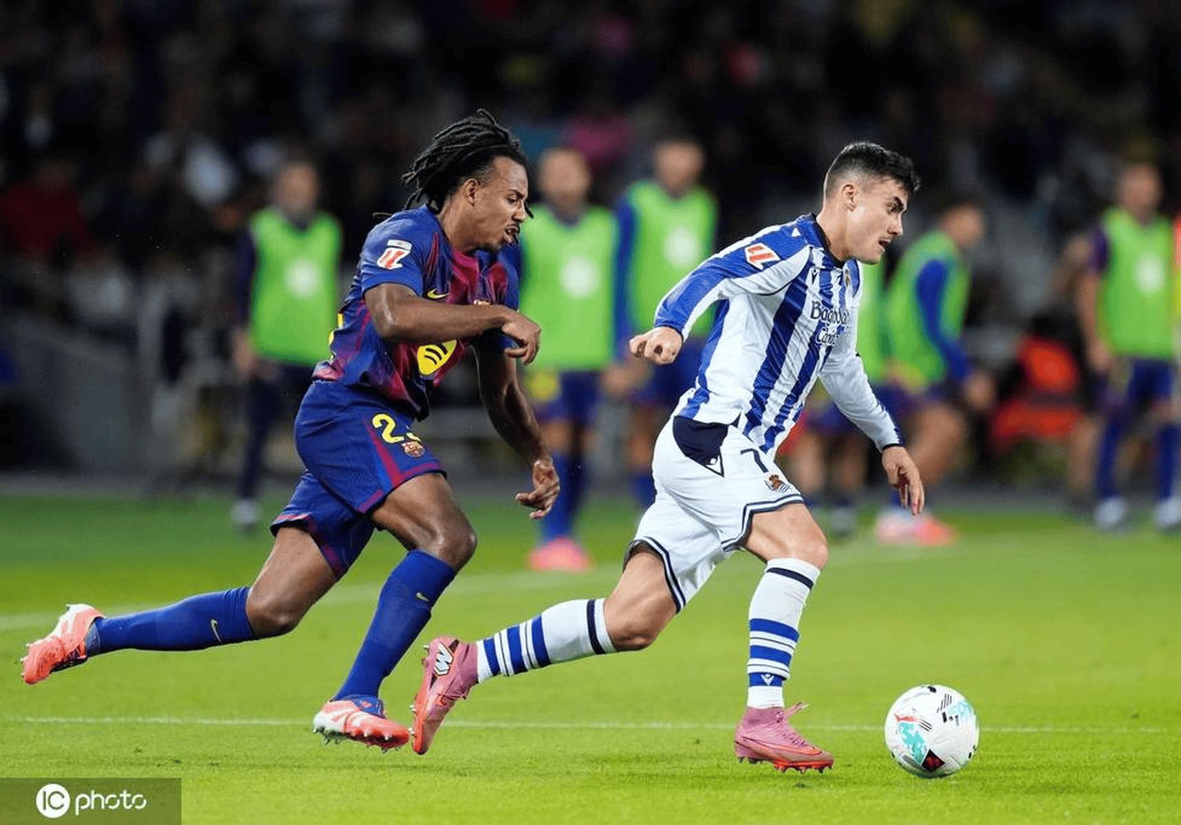 关于巴塞罗那夺冠无忧，完美击败对手登上榜首的信息