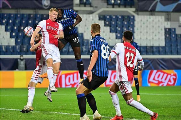 包含阿贾克斯迎战亚特兰大：双方实力不相上下的词条