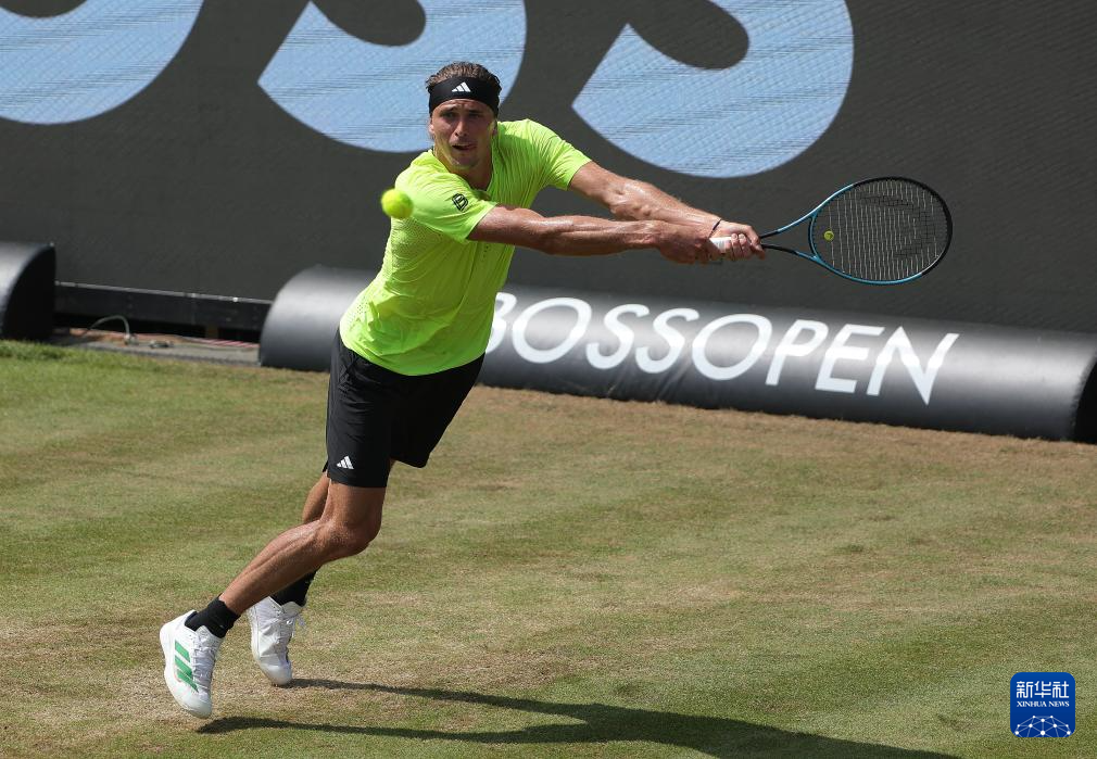 世界网球队强势意大利网球队，兹维列夫绝境逆转