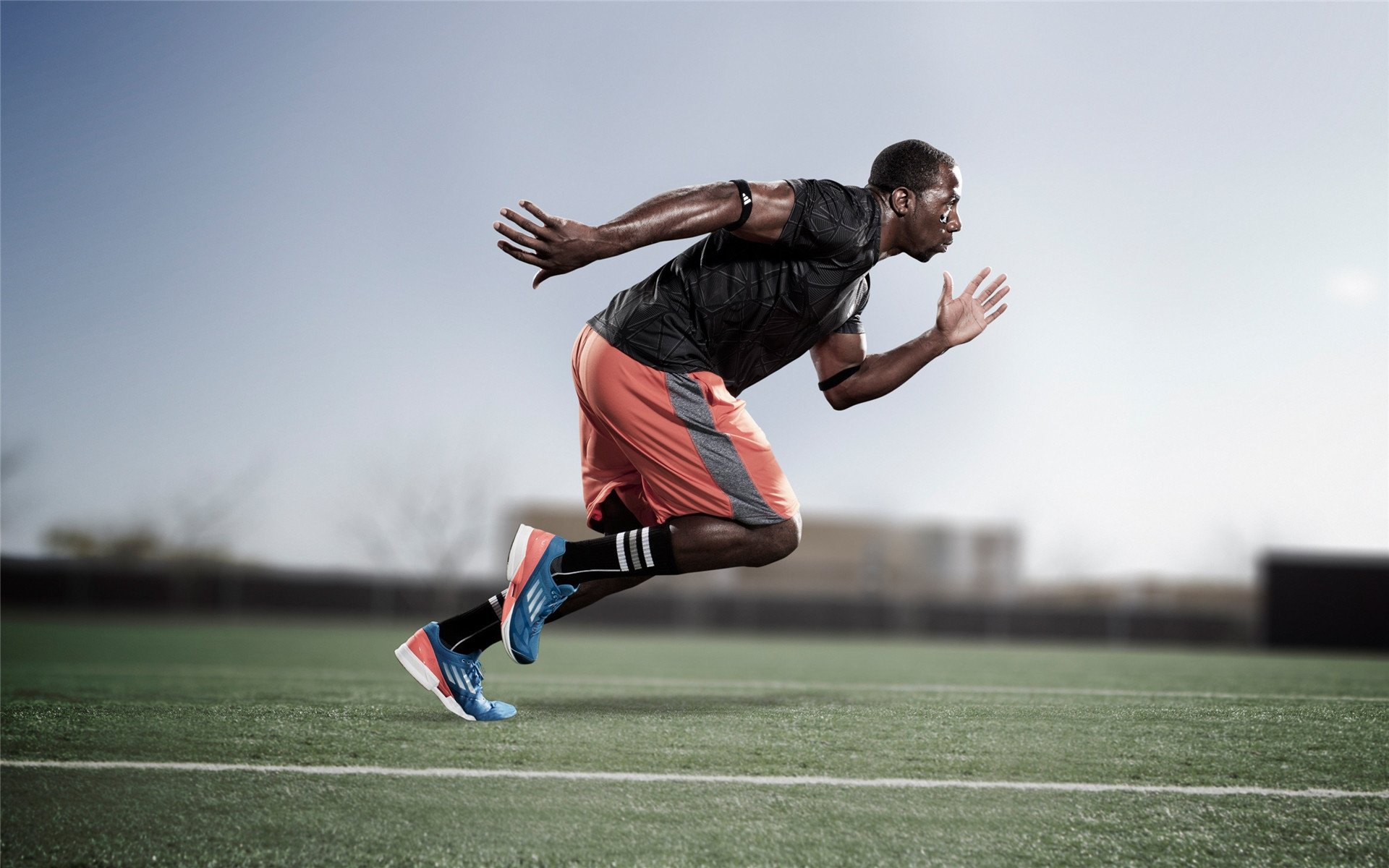 西亚卡姆爆发撕裂防线，雄鹿铁血防守锁死快船进攻命脉