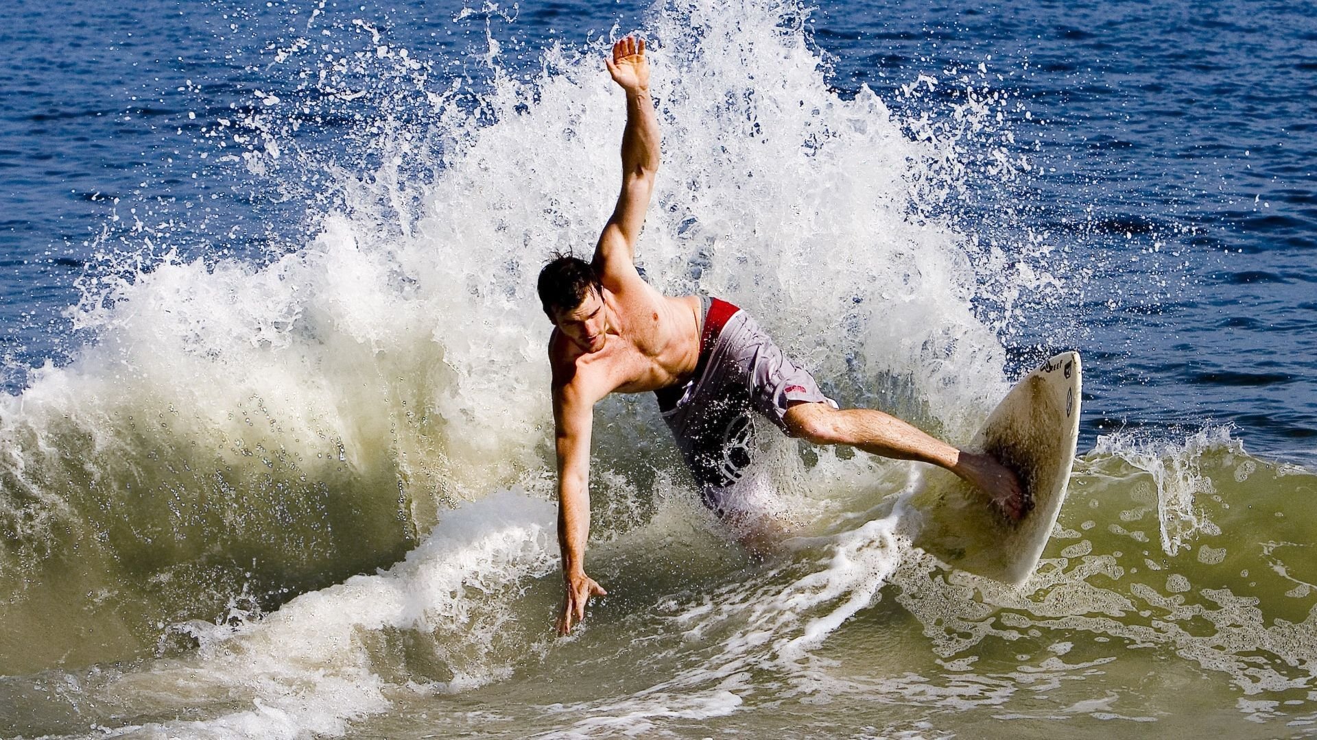 一球定江山，恩比德关键绝杀改写勇士雄鹿史诗对决